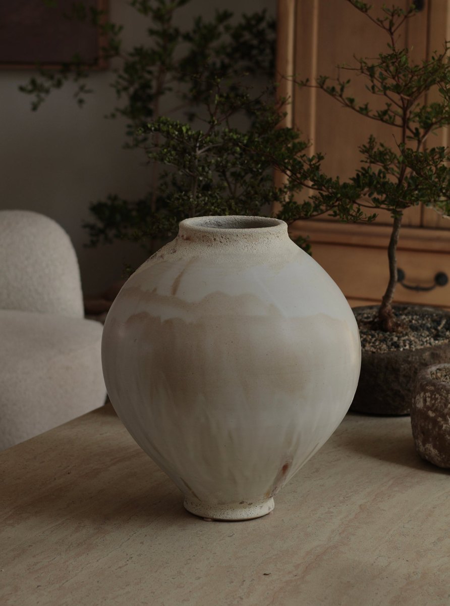 White ceramic vessel