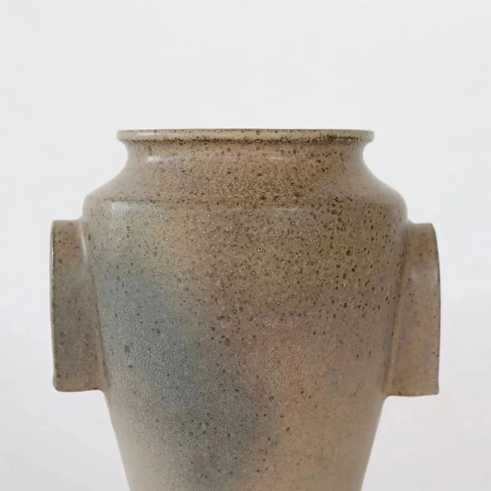 Pale Guarde ceramic vessel