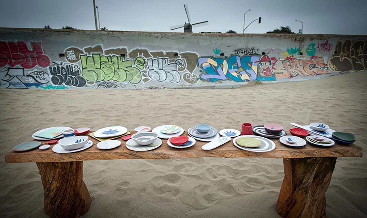 Textured ceramic tableware
