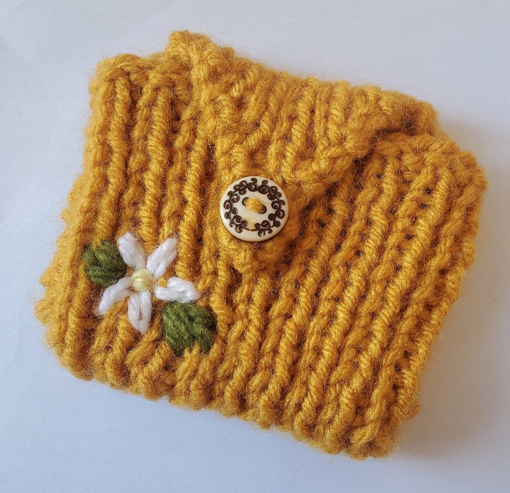 Mustard knitted handbag