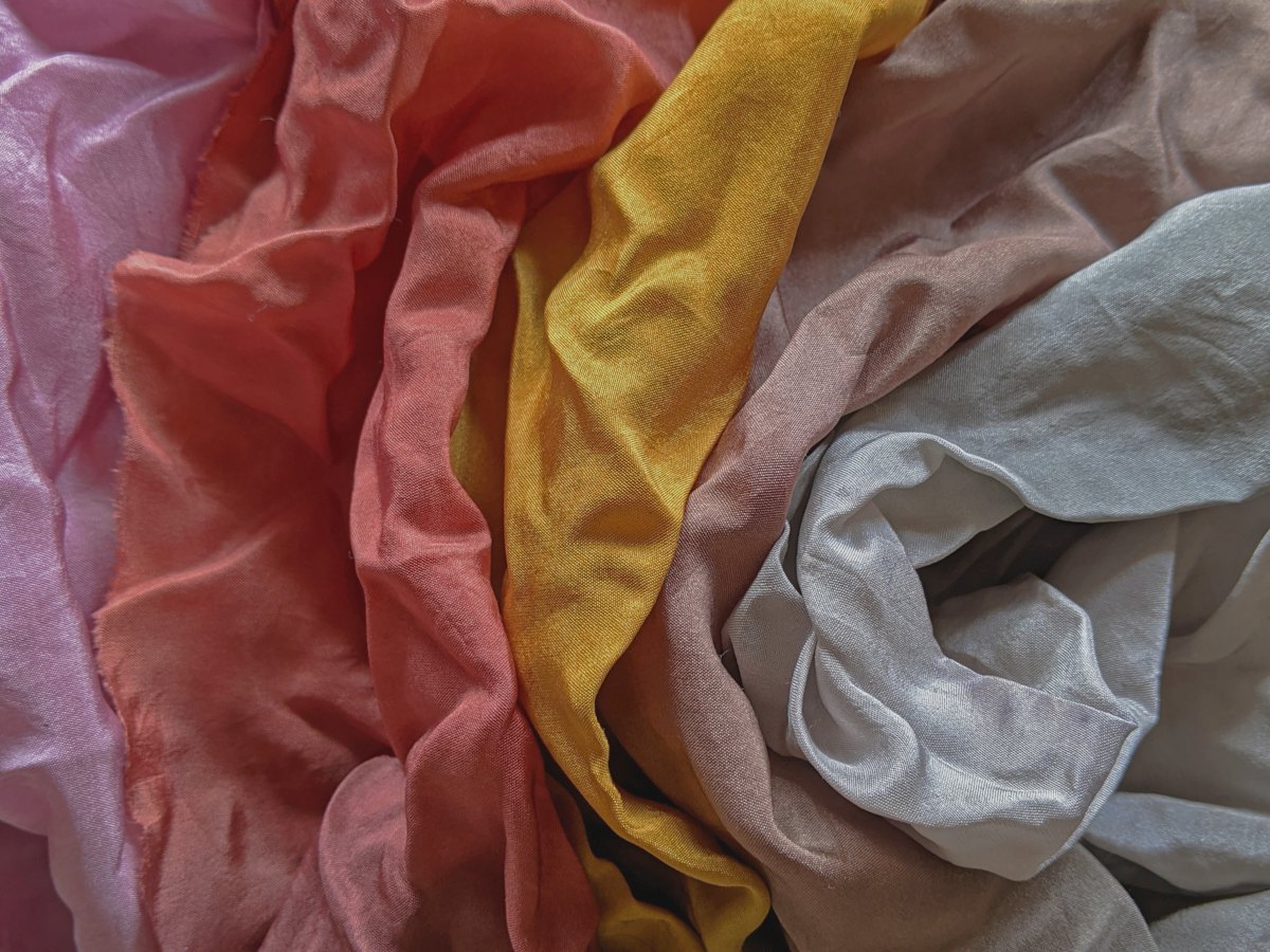 Naturally dyed textiles