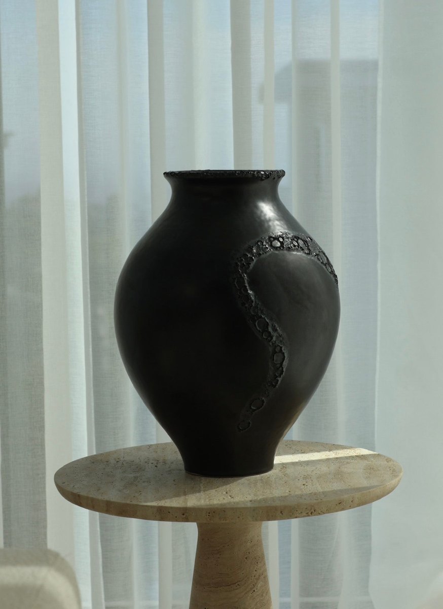 Dark ceramic vessel
